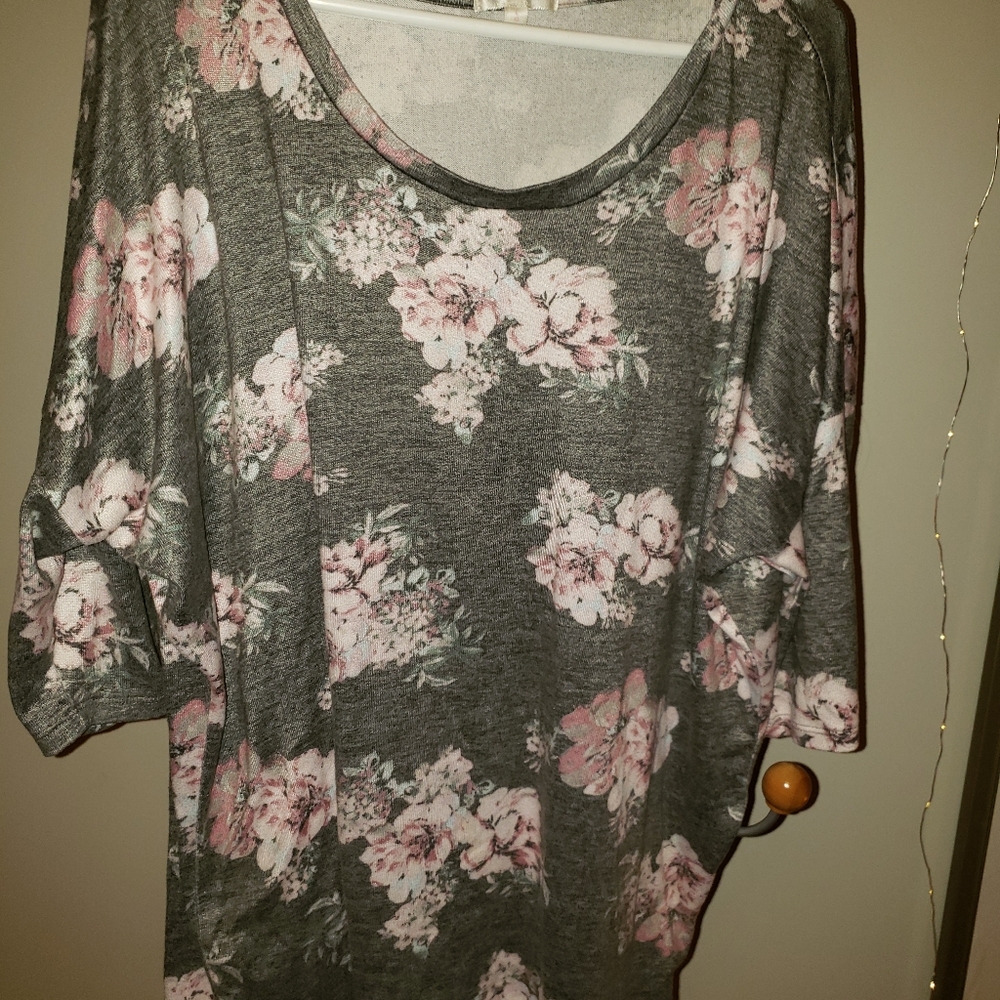Floral soft 3/4 length top